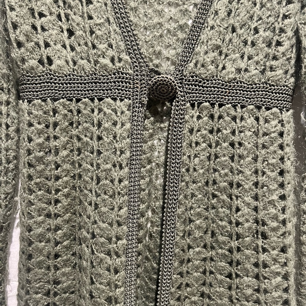 Gold Hawk Open Knit Sweater Cardigan
Sz: S - Picture 4 of 14